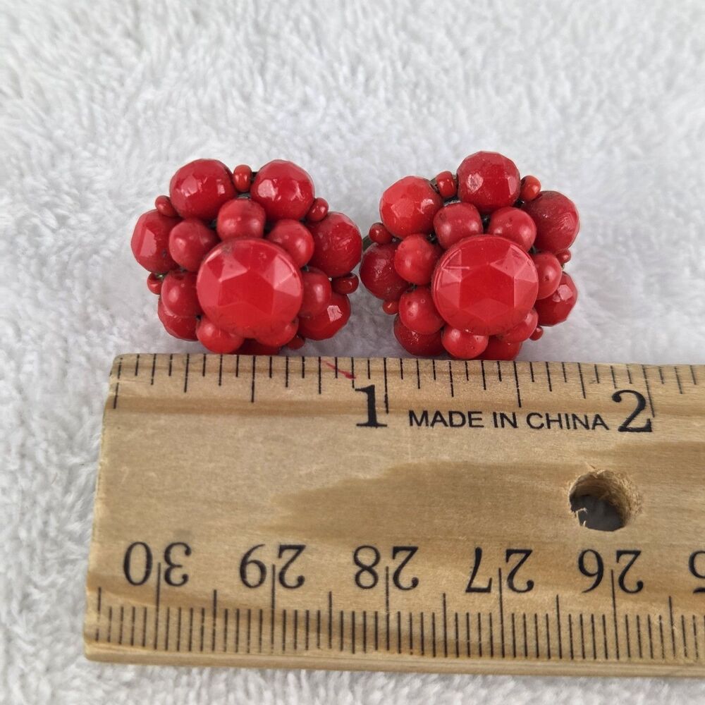 Vintage MCM Red Beaded Cluster Screw Back Earrings 1950s 1960s Costume Jewelry - Picture 4 of 9